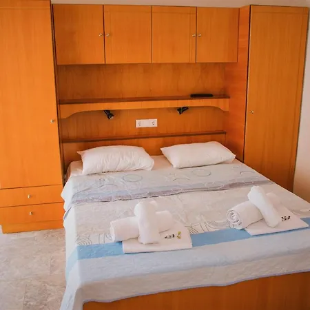 Hotel de apartamente Tania 3*