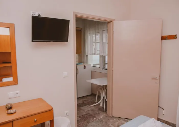 Tania Paralia Dionysiou