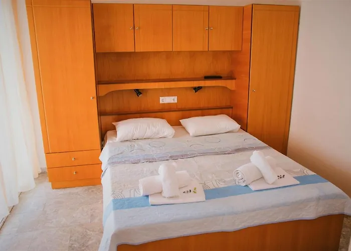 Hotel de apartamente Tania 3*